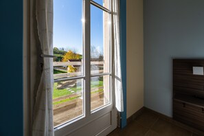 Interior - Gîte la Combe Verte – Renovated Farmhouse with Indoor Pool (Claveyson)