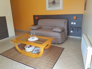 Living area - Gîte la Combe Verte – Renovated Farmhouse with Indoor Pool (Claveyson)