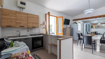 Geladeira, fogão, cooktop, lava-louças