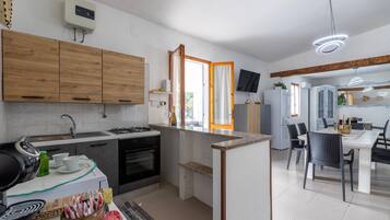 Kühlschrank, Ofen, Herdplatte, Geschirrspüler
