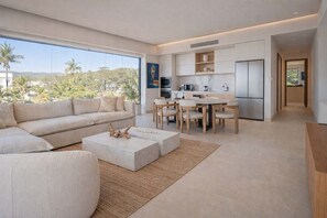 Televisio, pöytäjalkapallopöytä, työhuone