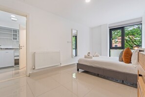3 bedrooms, iron/ironing board, free WiFi, bed sheets - Spacious 3 Bed | Leeds | Contractors (Leeds)