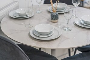Dining - Spacious 3 Bed | Leeds | Contractors (Leeds)
