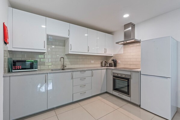 Fridge, microwave, oven, stovetop