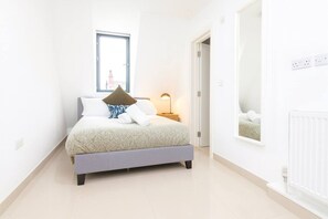 3 عدّة غرف نوم ومكواة/لوح كي وواي فاي مجانًا وملاءات أسرّة