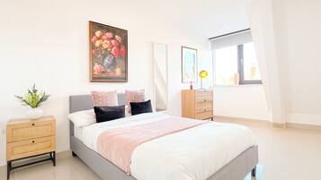 3 bedrooms, iron/ironing board, free WiFi, bed sheets