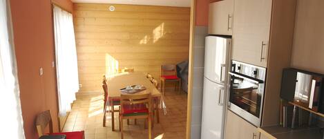 KĂŒhlschrank, Mikrowelle, Ofen, Herdplatte