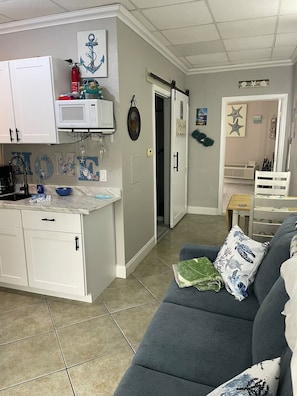 Tv och ett bordtennisbord