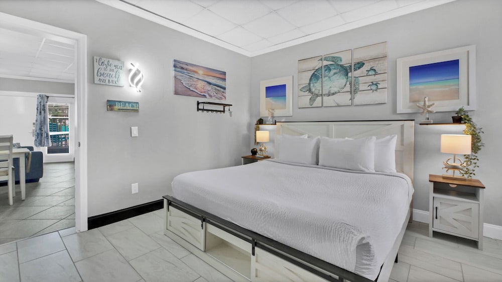 The Hiatus Clearwater Beach, Curio Collection by Hilton