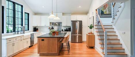 Micro-ondes, four, plaque de cuisson, lave-vaisselle