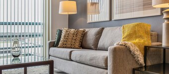 Landing Stylish 1bd, Gym, Pool