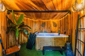 Interior - Bed and Breakfast 'Makatea' with Shared Pool, Shared Garden and Wi-Fi (Gujan-Mestras)