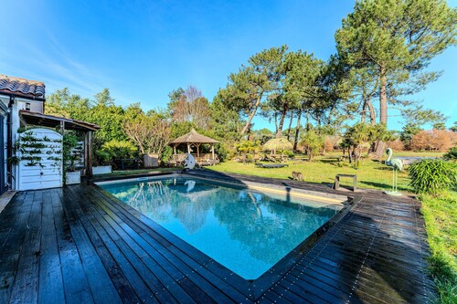 Bed and Breakfast 'Makatea' with Shared Pool, Shared Garden and Wi-Fi