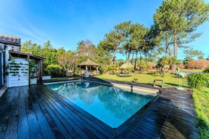 Pool - Manihi Guest Room with Lake View, Shared Pool and Wi-Fi (Gujan-Mestras)