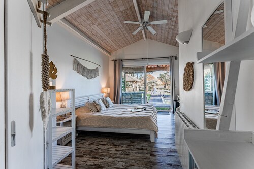 Chambre d’hôtes « Manihi » avec vue sur le lac, piscine partagée et Wi-Fi