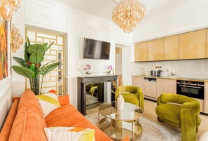 Appartement | Woonruimte | Een 43-inch smart-tv met kabelzenders, Netflix en streamingdiensten