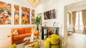 Appartement | Coin séjour | TV connectée, Netflix, services de streaming, espaces bureaux