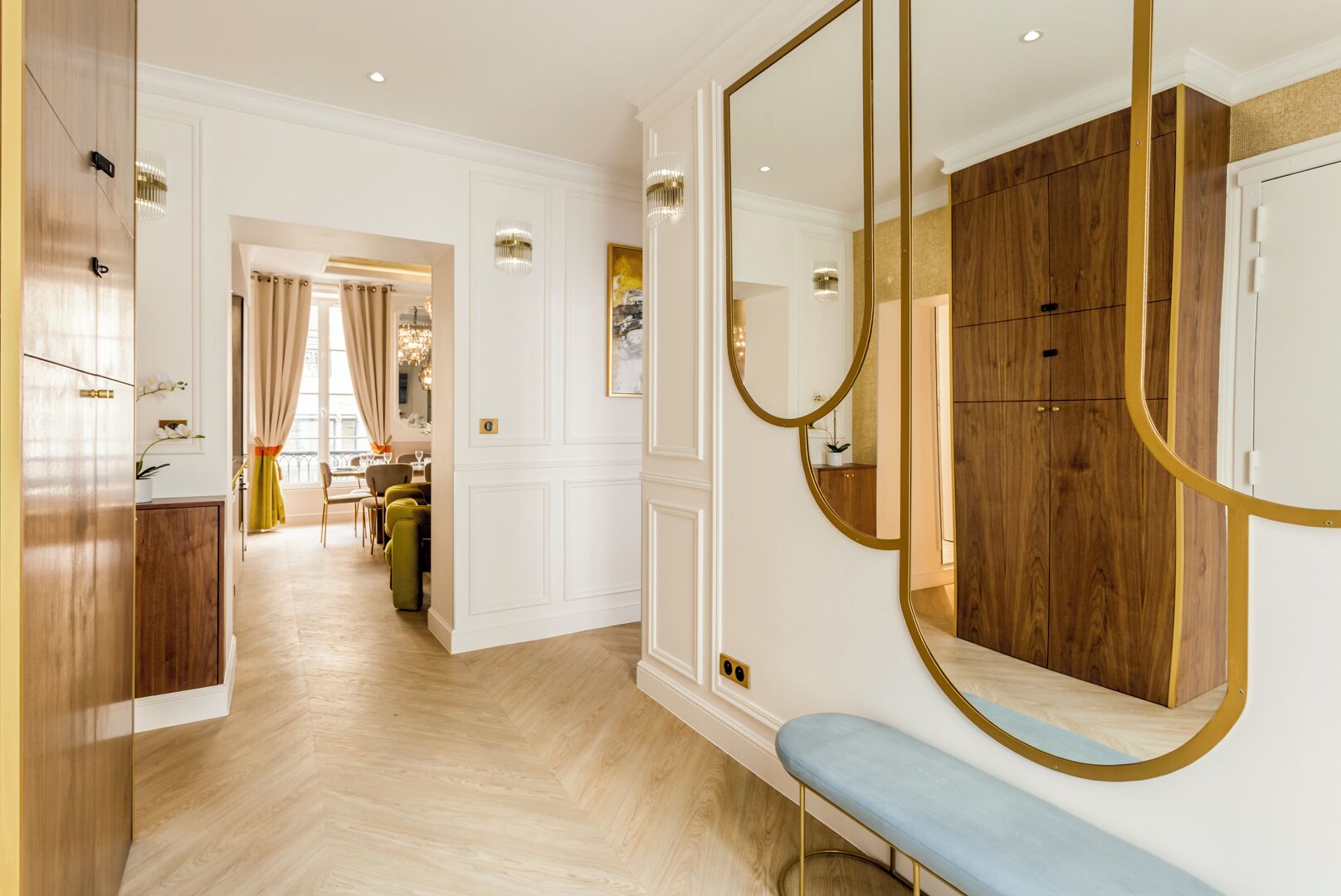 Appartement | Coin séjour | TV connectée, Netflix, services de streaming, espaces bureaux