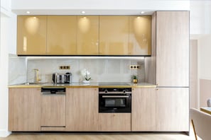 Appartement | Cuisine privée | Réfrigérateur, micro-ondes, four, plaque de cuisson