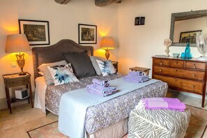 Apartment | 2 bedrooms, iron/ironing board, bed sheets