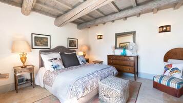 2 bedrooms, iron/ironing board, bed sheets