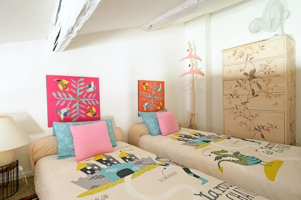 Apartment | 2 bedrooms, iron/ironing board, bed sheets - Heated Pool Apartment in Uzes (Uzès)