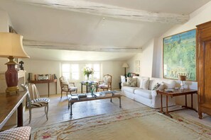 Apartment | Living room - Chez Vous a Uzes, Heated Pool, Garden, Historic Centre (Uzès)