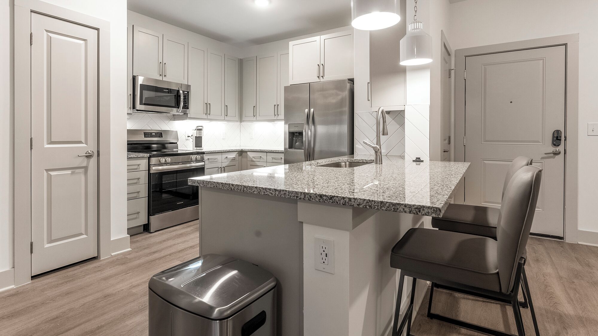 Apartemen (2 Bedrooms) | Dapur pribadi | Lemari es, microwave, oven, dan kompor