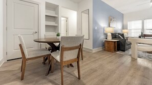 アパートメント (2 Bedrooms) | ダイニングルーム