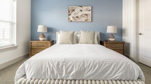Appartement (2 Bedrooms) | 1 chambre, décor unique, ameublement unique, bureau