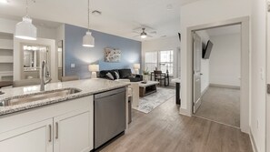 Departamento (2 Bedrooms) | Cocina privada | Refrigerador y cafetera y tetera 