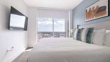 Apartment (1 Bedroom) | 1 bedroom, desk, laptop workspace, iron/ironing board