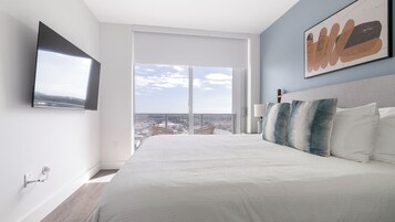1 habitación, escritorio y espacio para trabajar con laptop