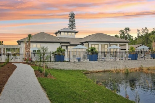 Landing Apartments near JAX