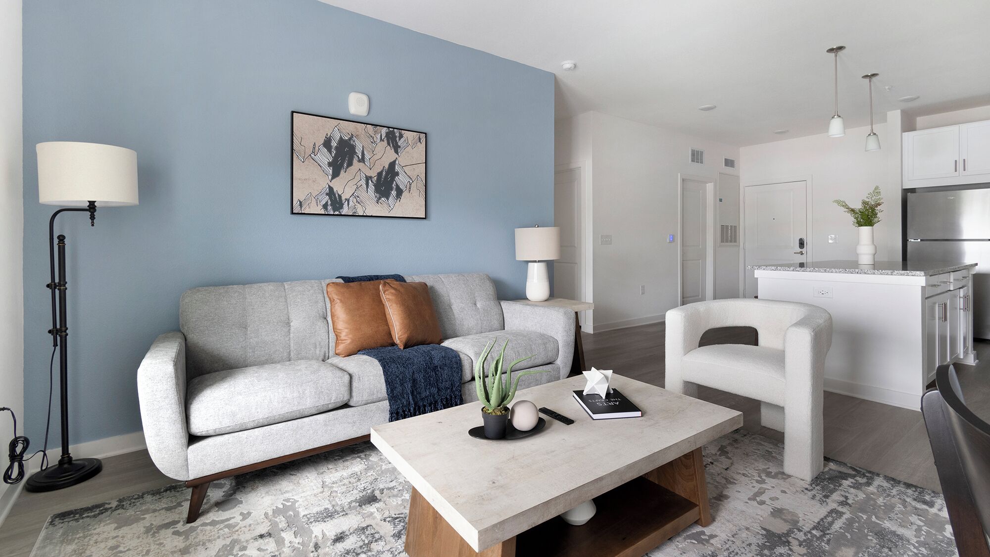 Apartamento (2 Bedrooms) | Área de estar | TV 50 polegadas com canais digitais