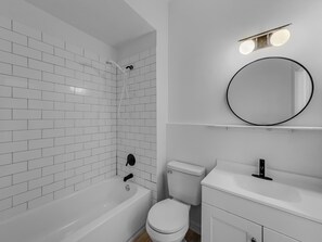 Hårføner, håndklær, såpe og toalettpapir