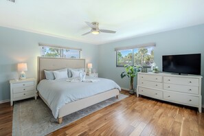 3 bedrooms, iron/ironing board, internet, bed sheets - ☀️ Private Pool - Bay Views - Club 205 At Bayview ☀️ (Fort Myers Beach)
