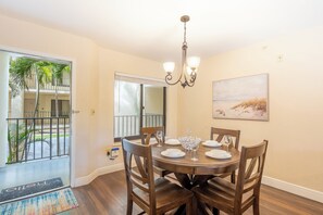 Dining - ☀️ Short Walk to Beach - Private Balcony - Santa Maria II #111 ☀️ (Fort Myers Beach)
