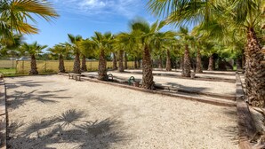 A sandy outdoor area with palm trees and a clear sky. - Mobile Home 'Location Agde' with Private Terrace, Wi-Fi and Air Conditioning (Agde)