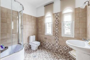 Shower, towels