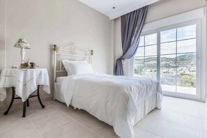 4 bedrooms, WiFi, bed sheets