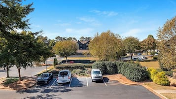 Bãi đậu xe tự phục vụ miễn phí