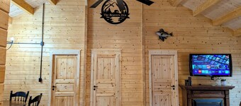 Charming 2-bedroom cabin with Water Views on Thayer Lake