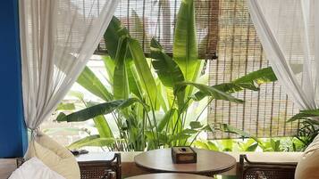 Room, 1 Bedroom, Smoking, Private Pool | Dining