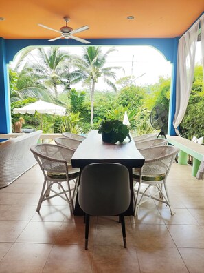 Quarto, 1 quarto, para fumantes, piscina particular | Sala de jantar
