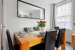 Dining - Newly Refurbished 3 Bedroom Flat, Zone 1 Central London (London)