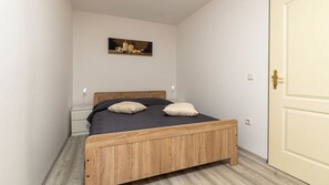 2 bedrooms, free WiFi, bed sheets - Apartman Komsic by Villas Guide (Pula)