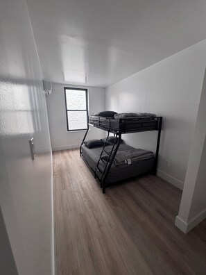 4 sovrum, strykjärn/strykbräda, internet och sängkläder