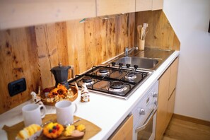 Kühlschrank, Ofen, Herdplatte, Geschirrspüler