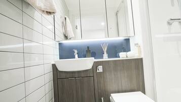 Shower, towels